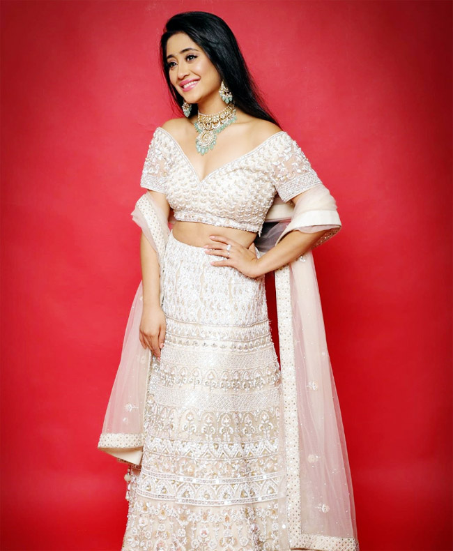 Shimmery Wardrobe: Hina Khan, Erica Fernandes, Shivangi Joshi, Sriti Jha Know How To Wear Sequin In Different Ways - 5