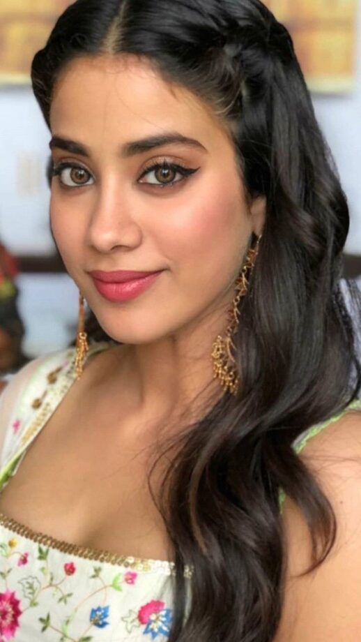 5 Makeup Looks To Steal From Janhvi Kapoor - 2