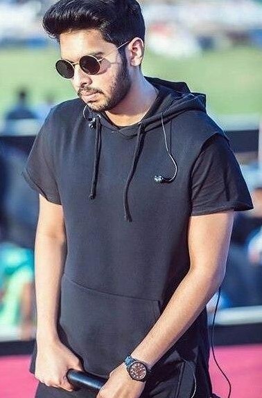 Adorable Hoodie Style To Follow From Armaan Malik 2
