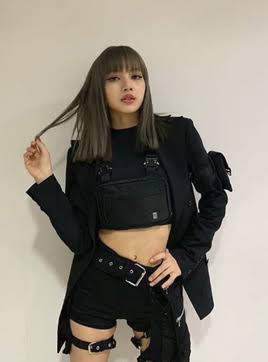 Are You A Fan Of K-Pop Star Lisa? See Her Latest Stylish Looks 1
