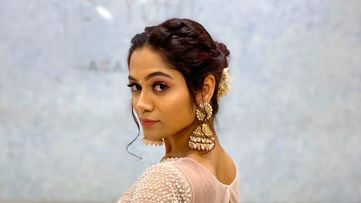 From Anveshi Jain To Ashi Singh To Sonali Bhadauria: How To Rock Long Earrings Effortlessly - 10