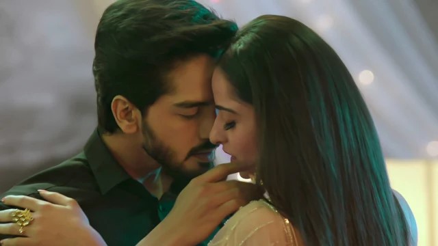 Hottest Scenes Of Piya And Ansh From Nazar Will Leave You Stunned! 1