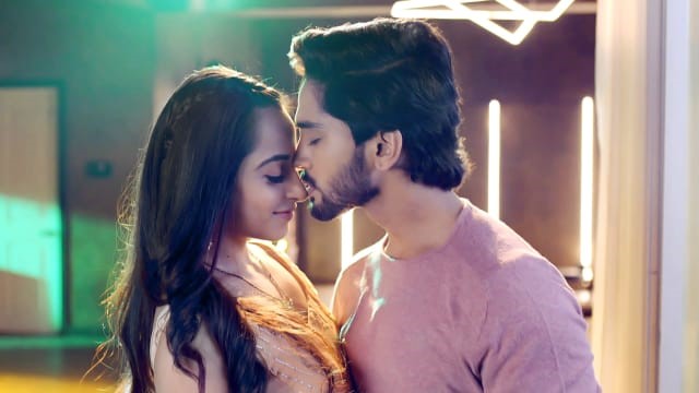 Hottest Scenes Of Piya And Ansh From Nazar Will Leave You Stunned!