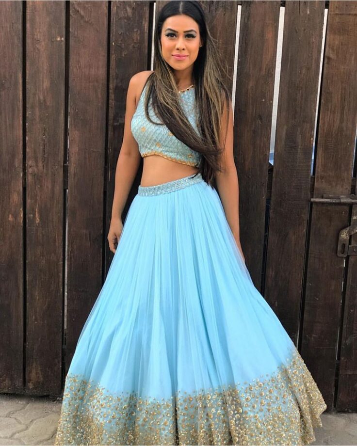 How To Style Sophisticated Turquoise Color Outfits? Learn From Mouni Roy And Nia Sharma - 4