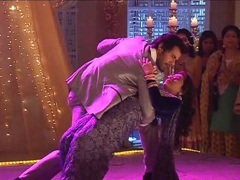 [IN PICTURES] Kumkum Bhagya: Abhi And Pragya's Romantic Couple Dancing Moments 5