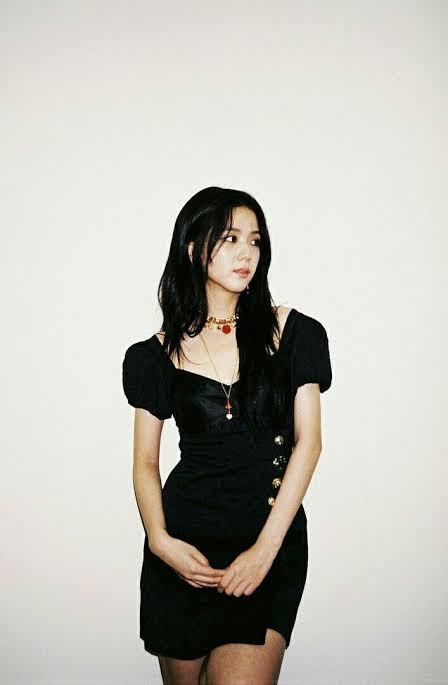 Jisoo's Fashionable All-Black Outfit Makes Heads Turn! 1