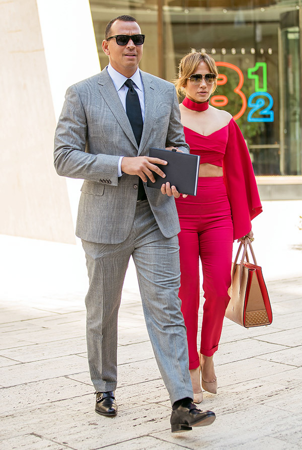 Pant Suit Style To Steal From Jennifer Lopez 5