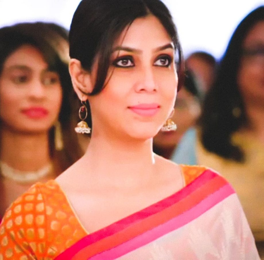 Ram Kapoor's Co-Star Sakshi Tanwar's Beauty Looks Will Inspire You 833565