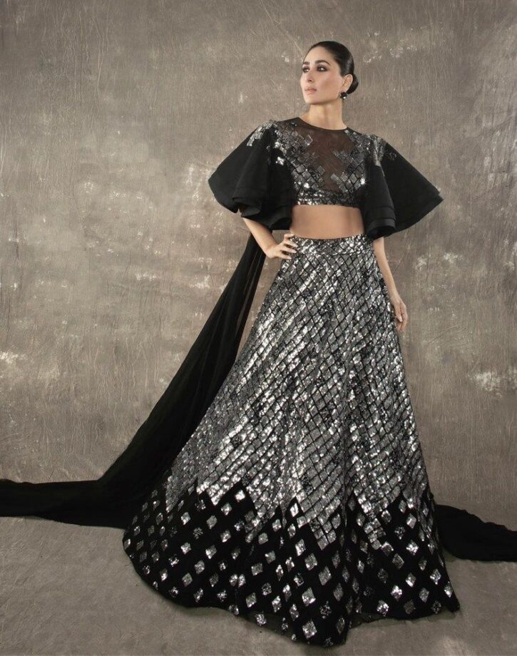 See Pics: How Kareena Kapoor Inspired Us To Wear Manish Malhotra Collection - 1