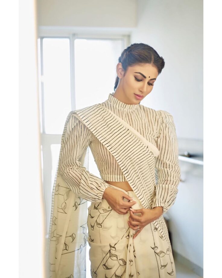 Surbhi Chandna, Dipika Kakar And Mouni Roy Knows How To Wear Sarees With Long Blouses - 3
