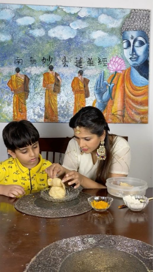 Times When Dalljiet Kaur & Mahhi Vij Gave Serious 'Yummy Mummy' Goals 833603