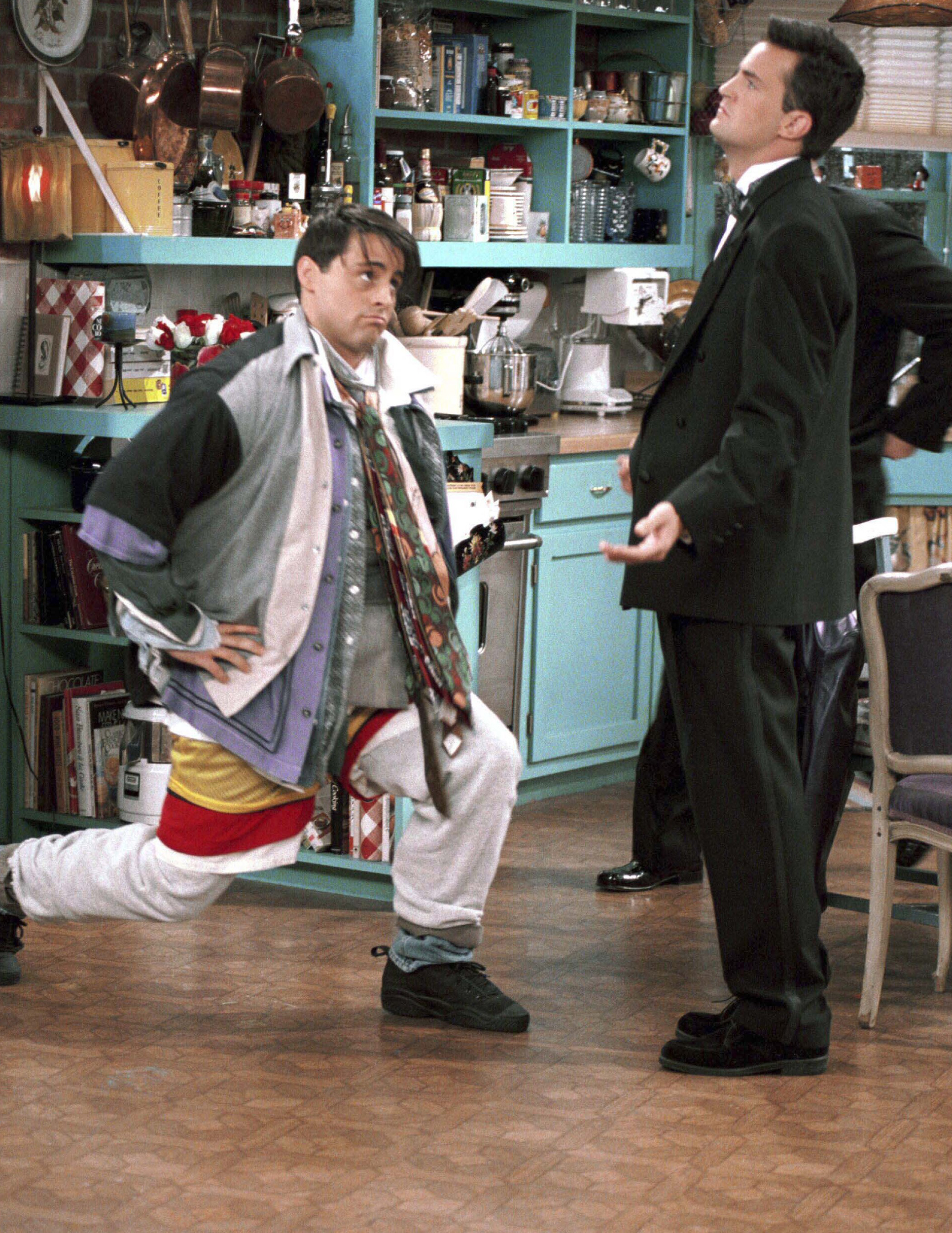 Times When FRIENDS' Chandler Bing And Joey Gave Us Major Roommate Goals 2