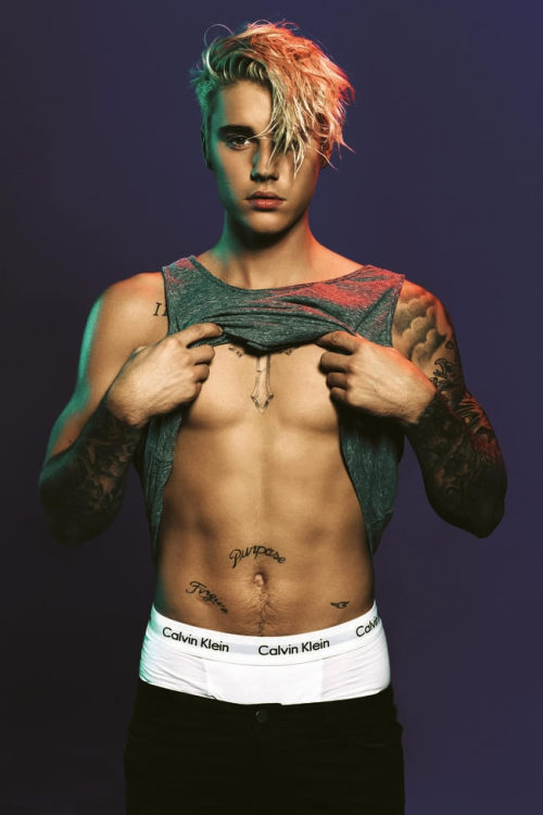 When Justin Bieber Poses For A Oh-So-Perfect Shirtless Selfie! 2