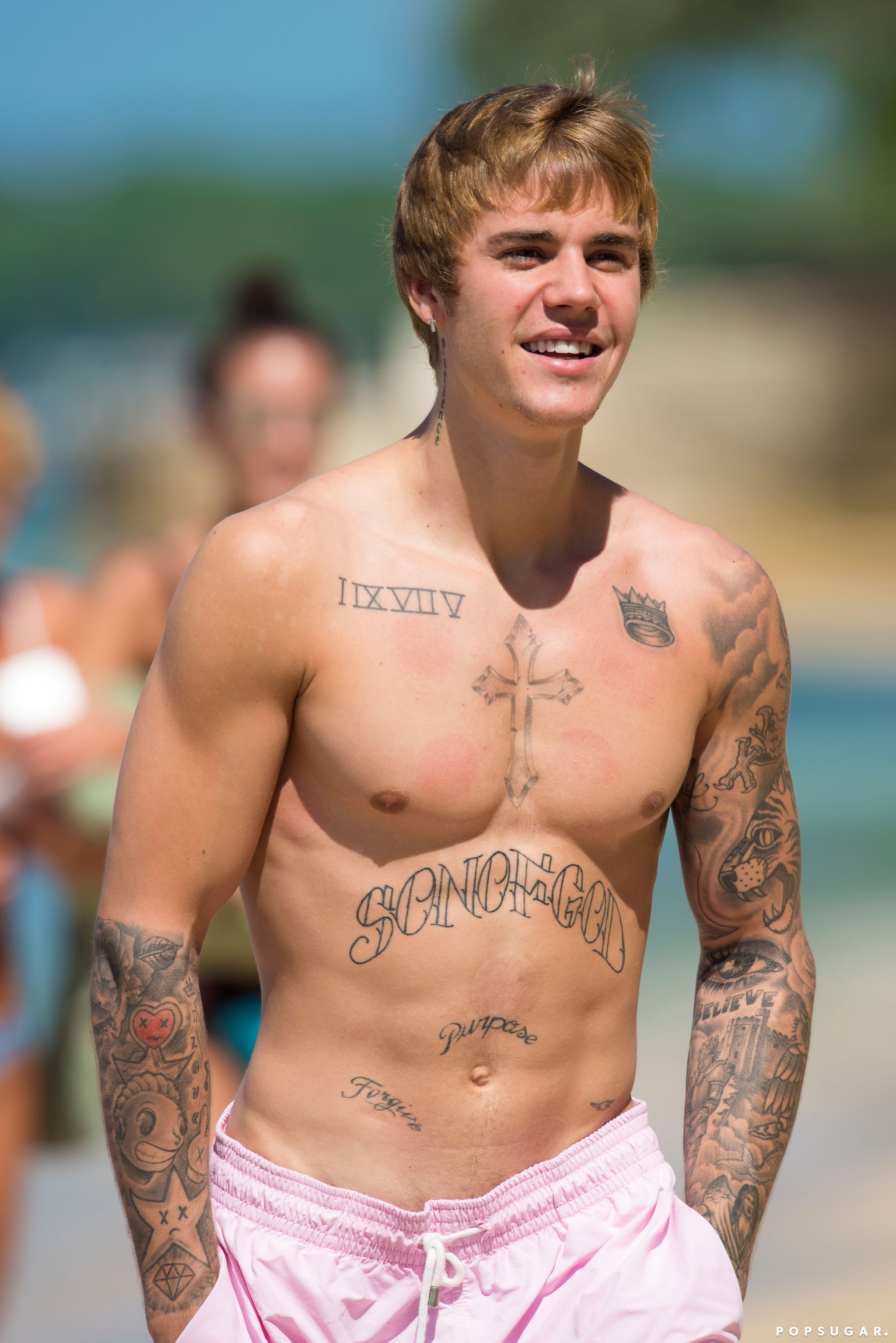 When Justin Bieber Poses For A Oh-So-Perfect Shirtless Selfie! 3