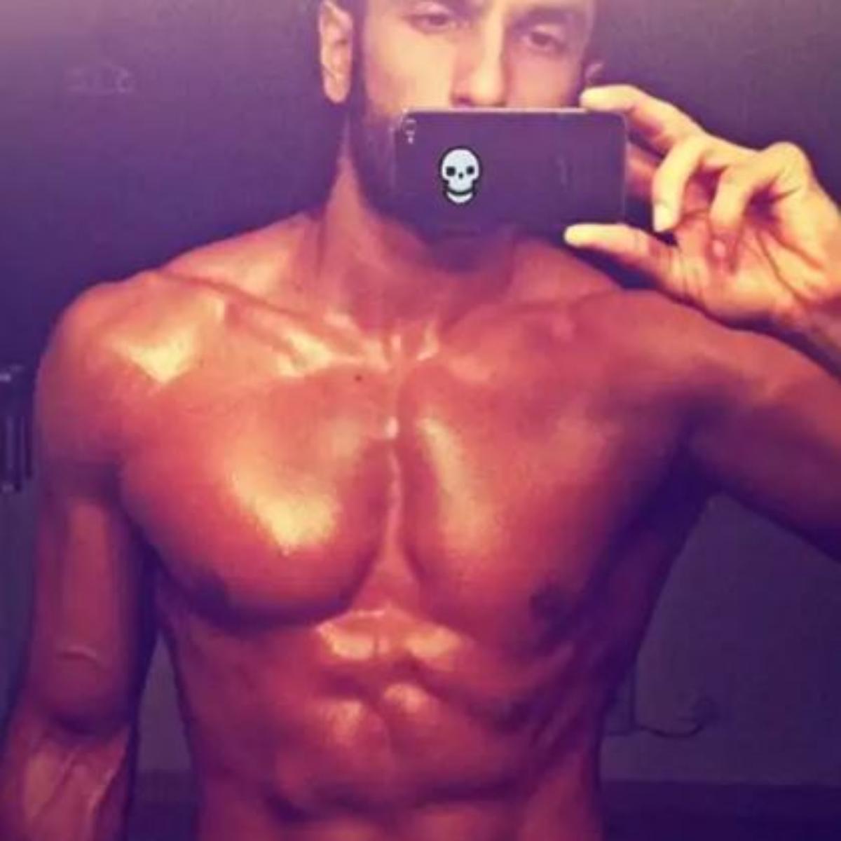 When Ranveer Singh Poses For Oh-So-Perfect Mirror Selfies 2