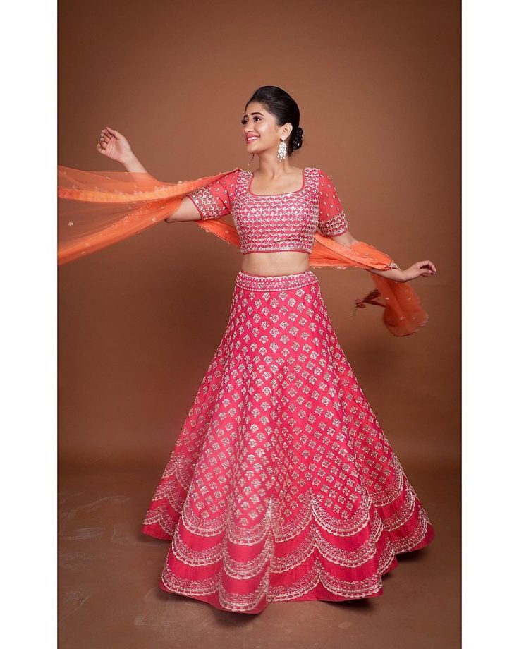 Yeh Rishta Kya Kehlata Hai Actress Shivangi Joshi's Blouse Designs Are Perfect For Wedding Season 833607