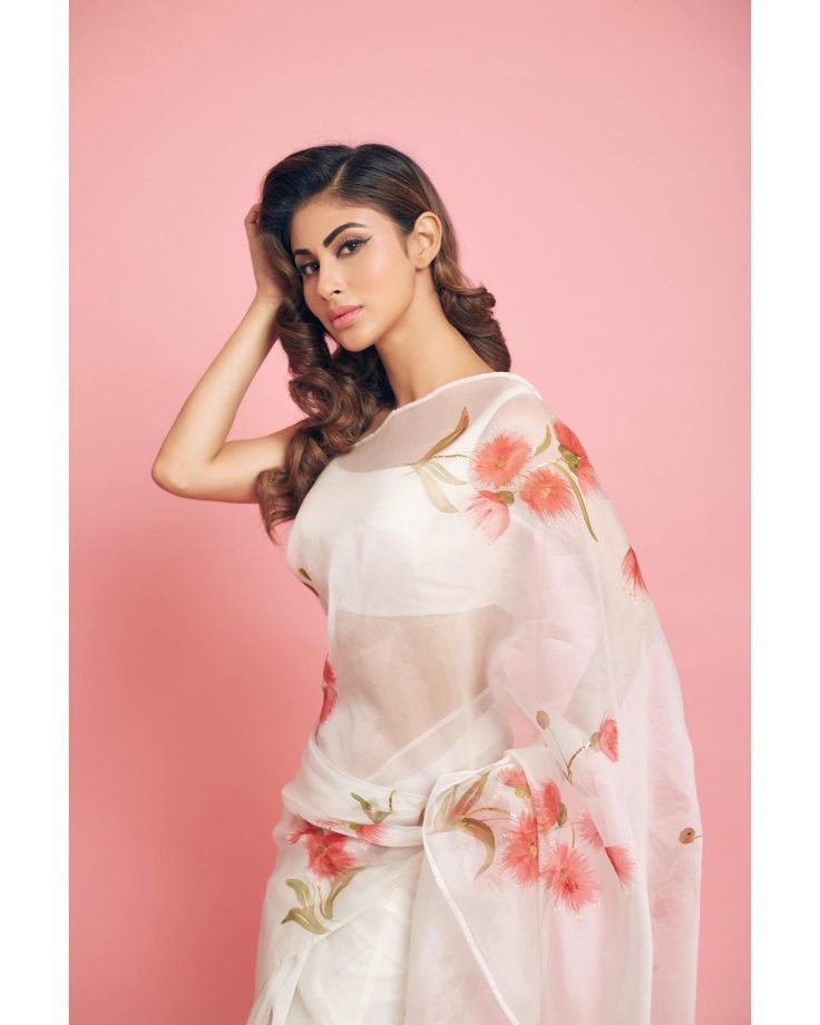 IN PHOTOS: Mouni Roy's BOLDEST Saree Avatars Are HOTNESS Personified 833448