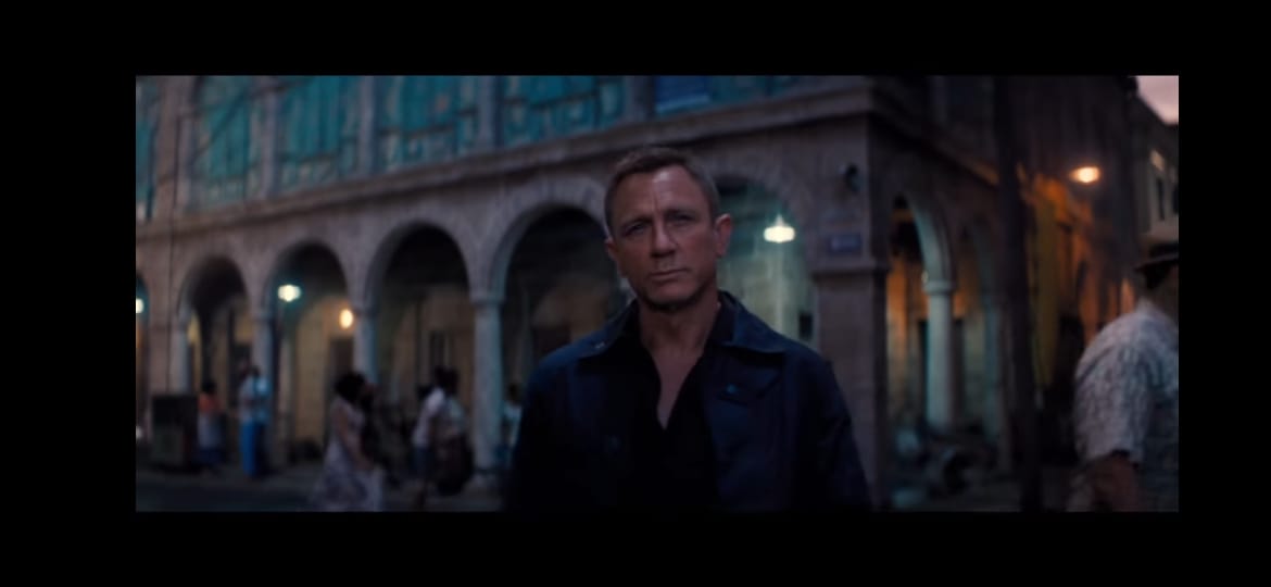 Looking dashing and dapper as ever, here are 5 looks of Daniel Craig from the No Time To Die trailer that we simply cannot get enough of 3