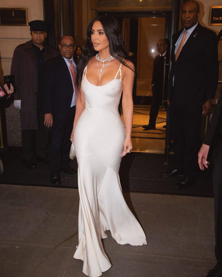 Reasons Why Kim Kardashian Is The Perfect Fashion BFF! 831608