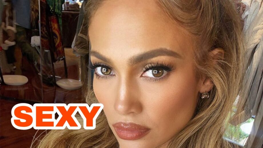 Jennifer Lopez, 50, proves she doesnt age in makeup-free 