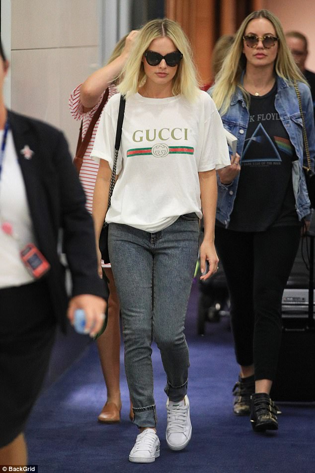 Take Cues From Margot Robbie And Amp Up Your Fashion Game In White Tees! 2