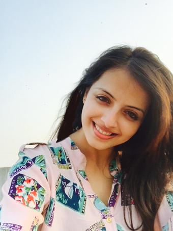 VOTE NOW! Erica Fernandes, Shrenu Parikh, Rhea Sharma: Favourite Natural Beauty QUEEN Of Television 2