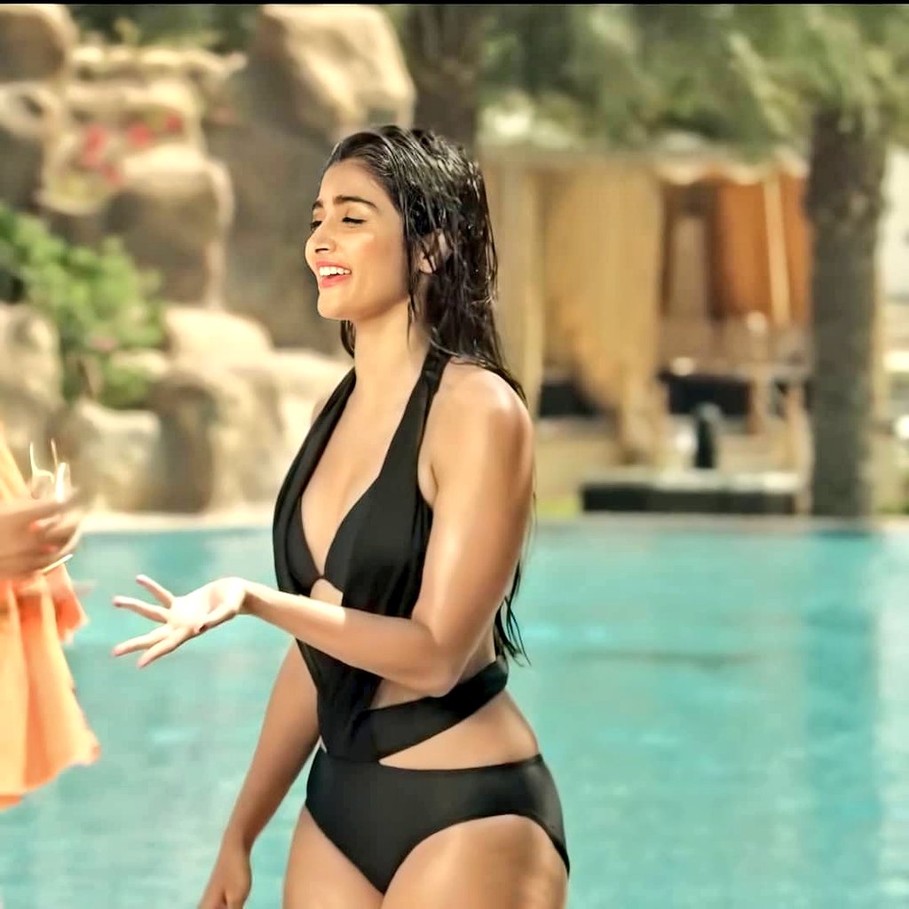 Anushka Sharma, Katrina Kaif And Pooja Hegde Sizzled And Oozed Hotness In Bikinis 9