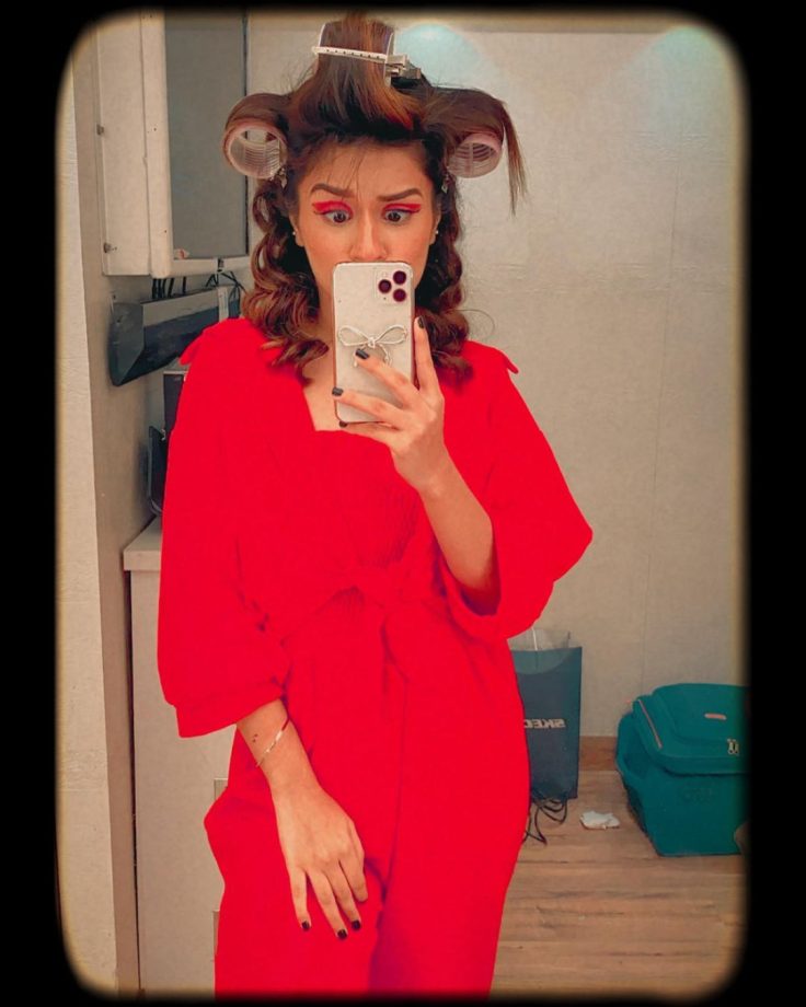 Avneet Kaur is all for Red! Have a look! 817973