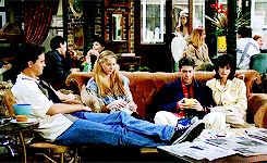 Central Perk of Friends VS Maclaren's Pub of HIMYM: Where Would You Like To Hang Out With Friends? 1