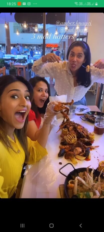 Erica Fernandes, Shivangi Joshi and Jannat Zubair's fun eat out moment 1