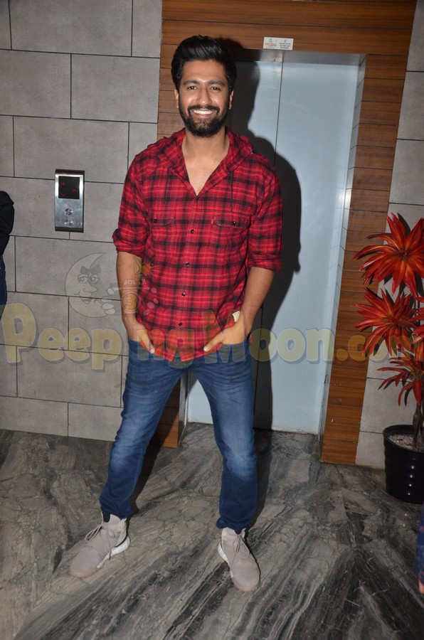 Fashion Tips: Arjun Kapoor, Tiger Shroff, And Vicky Kaushal Know How To Style Checkered Outfits For Office Look 11