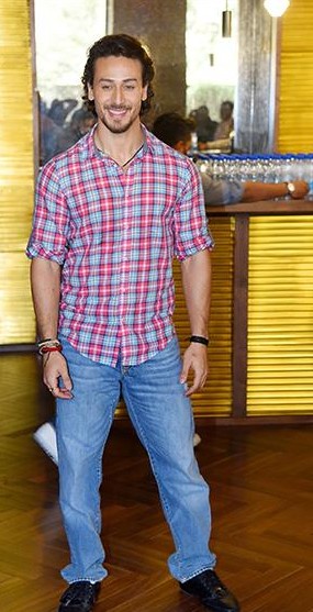Fashion Tips: Arjun Kapoor, Tiger Shroff, And Vicky Kaushal Know How To Style Checkered Outfits For Office Look 5