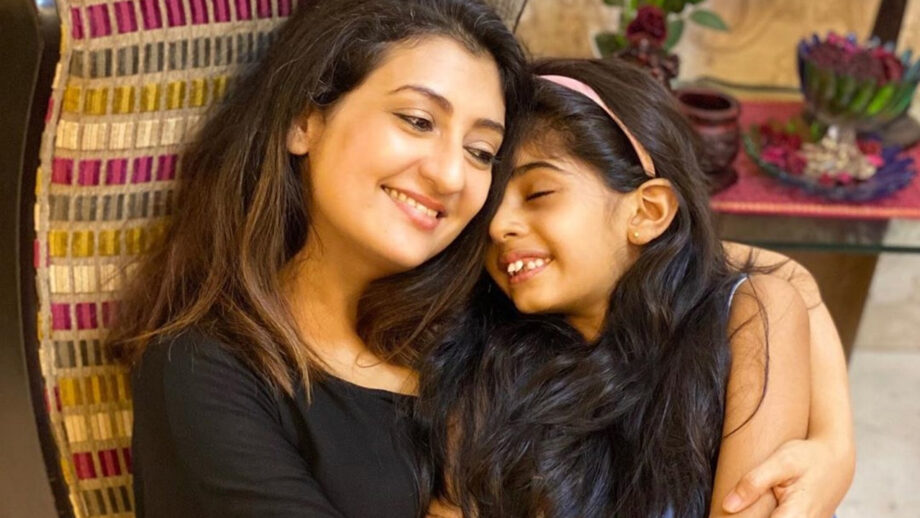 Juhi Parmar gets a special surprise from daughter Samairra prior to Hamariwali Good News' Premiere