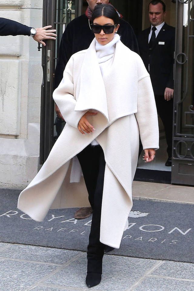 Kim Kardashian Showing The Sassiest Looks Of Winters In THESE Pics! 3