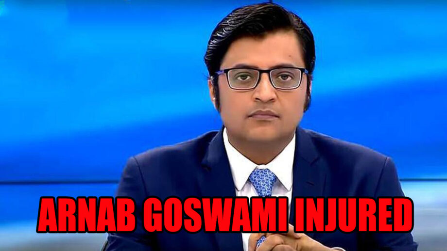Republic TV’s Arnab Goswami injured 1