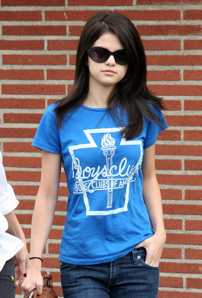 Selena Gomez's Quoted T-Shirts Show How Cool You Are, See Pics 3
