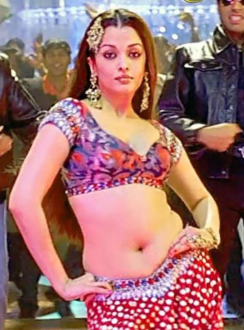 Want a hot belly curve like Aishwarya Rai? Take inspiration from these photos below 2