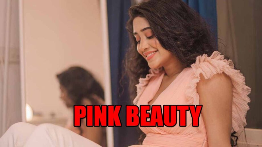 Yeh Rishta Kya Kehlata Hai actress Shivangi Joshi is a pink beauty
