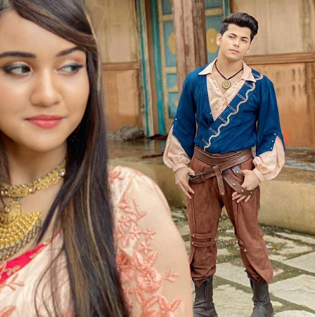 Ashi Singh And Siddharth Nigam's Unseen Moments Caught on Camera
