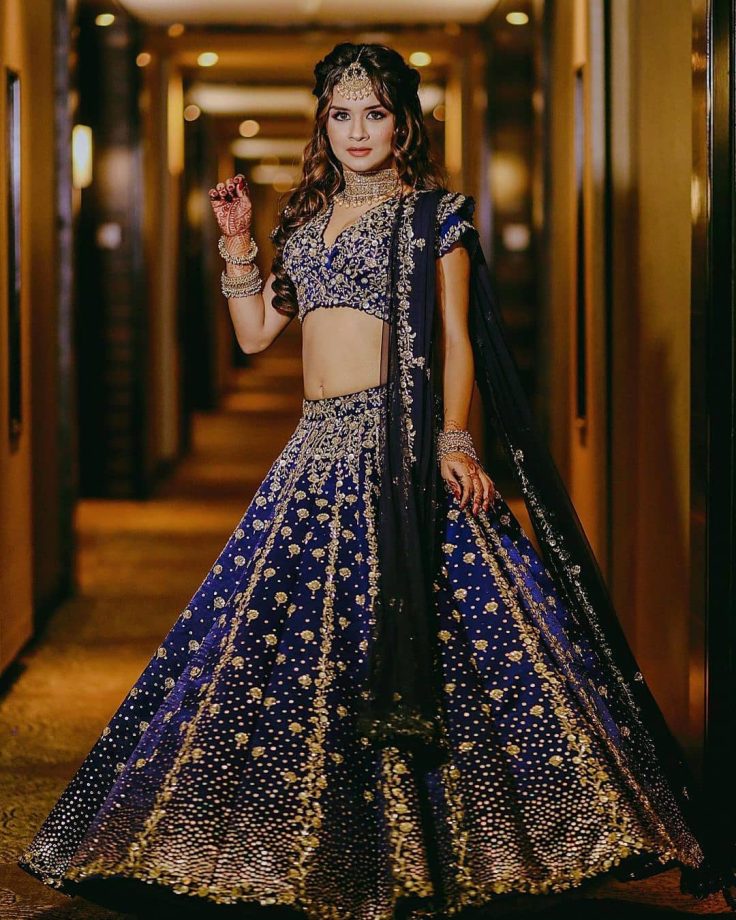 Avneet Kaur In Golden or Blue Embellished Outfit for Neha Kakkar Wedding: Rate Your Favourite Look? 818378