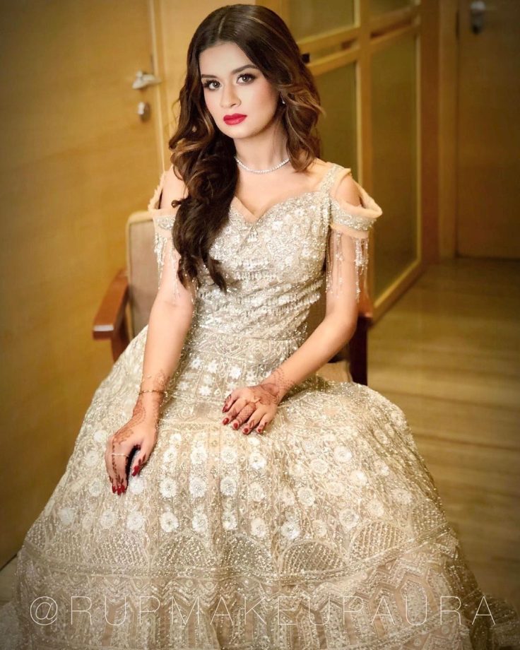 Avneet Kaur In Golden or Blue Embellished Outfit for Neha Kakkar Wedding: Rate Your Favourite Look? 818379