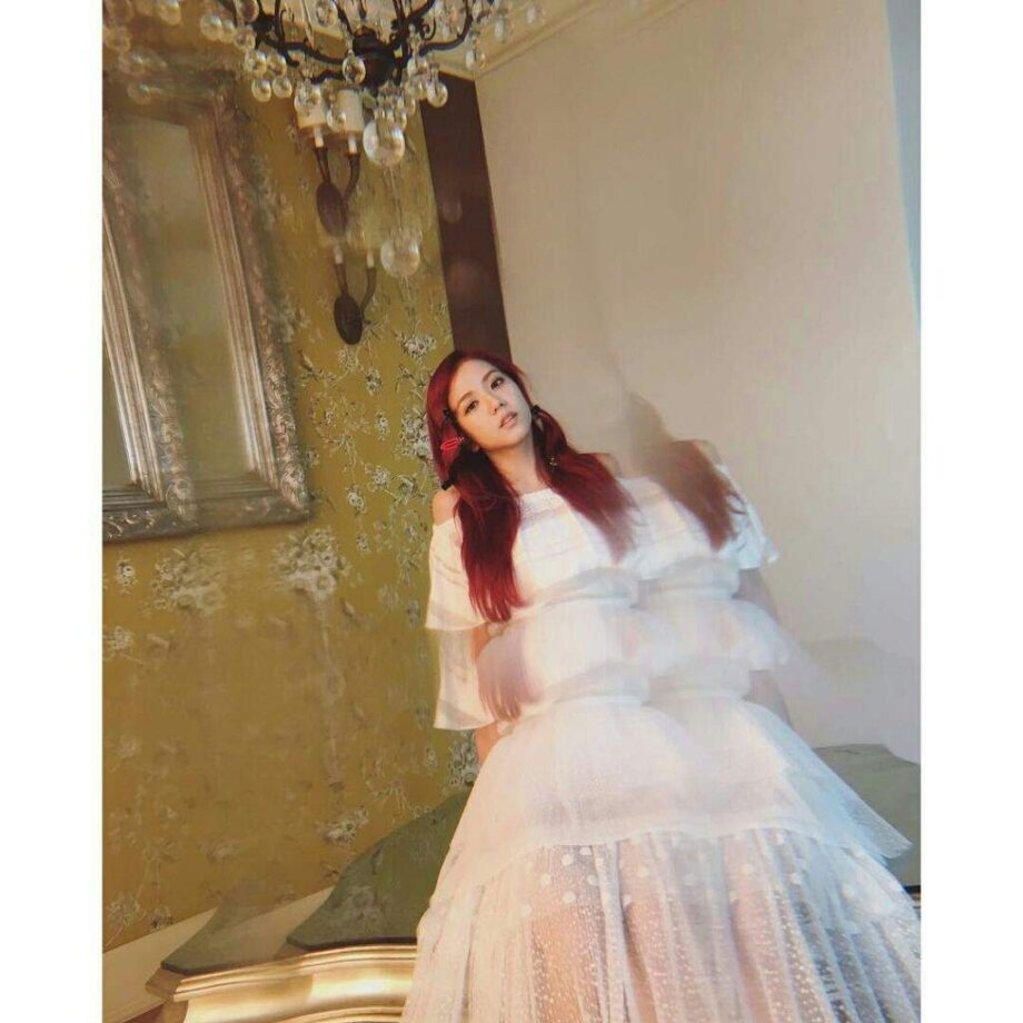 BLACKPINK Rose, Jisoo, Lisa And Jennie's Glamorous Look In Sequin Gowns Will Leave You Amazed - 3
