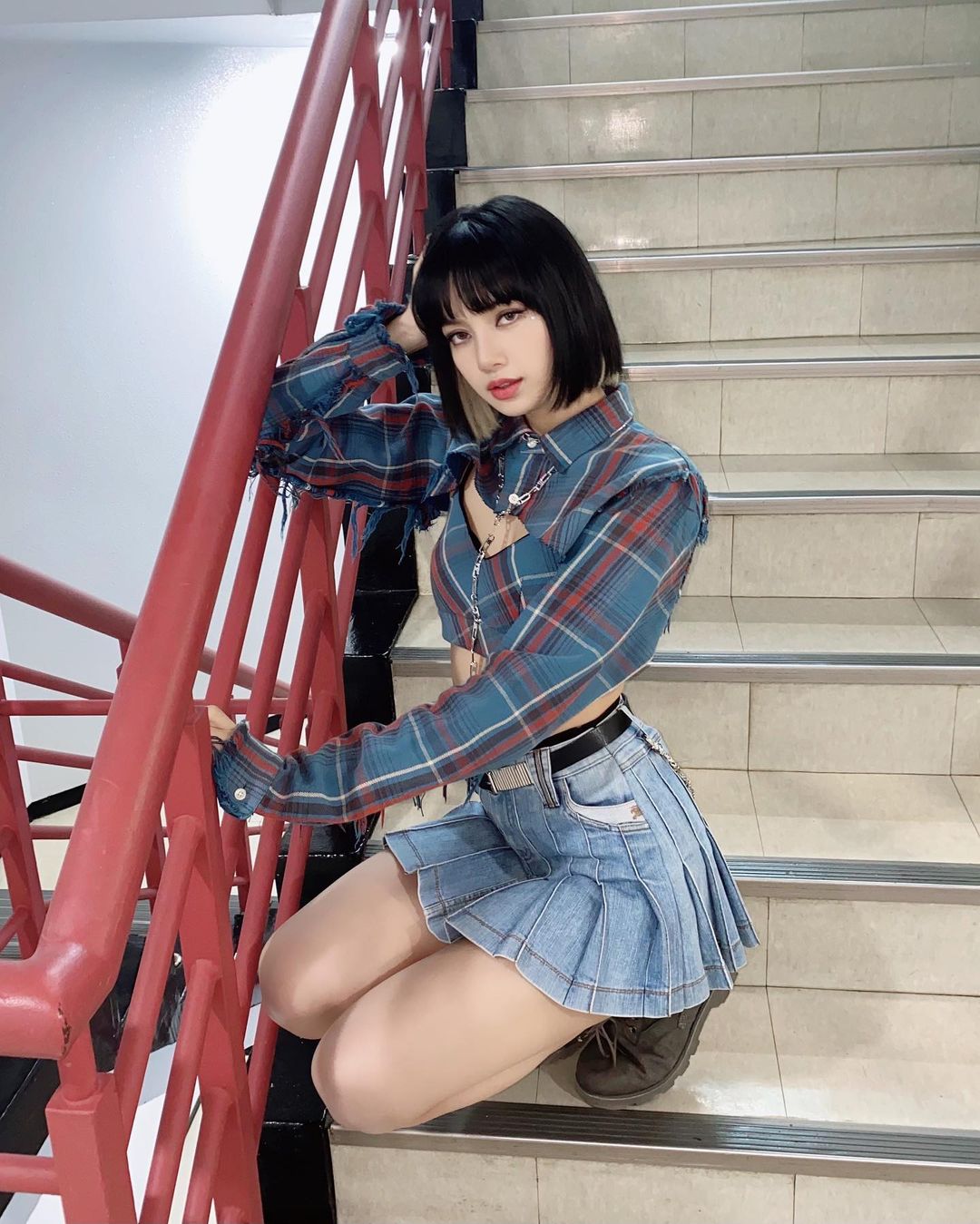 Check Out! BLACKPINK Lisa's HOT Looks 4
