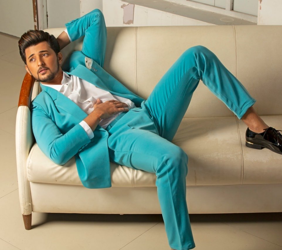 Darshan Raval's BOLD look in a suit 2