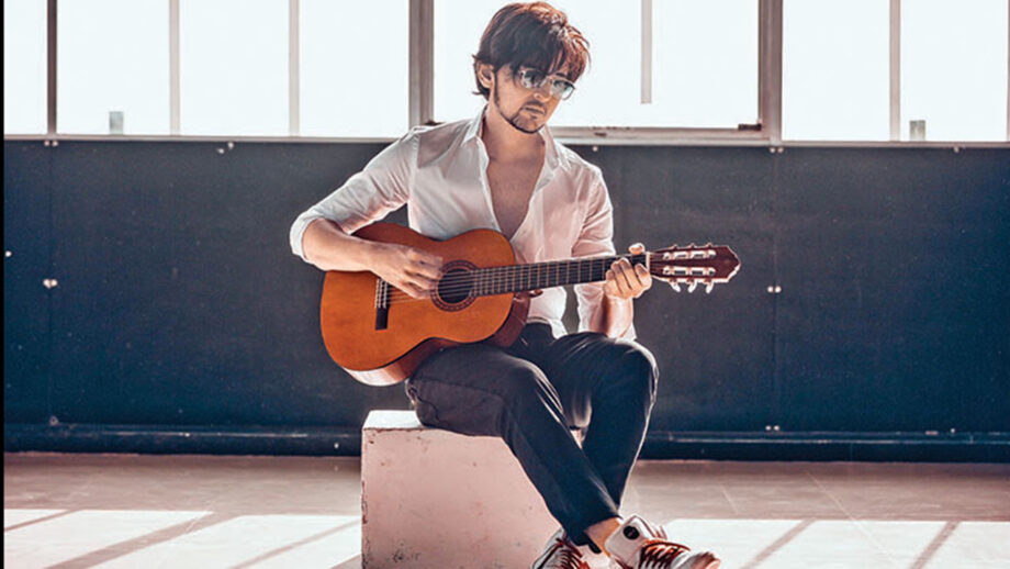 Darshan Raval's Easy Songs That You Can Learn To Play On Guitar