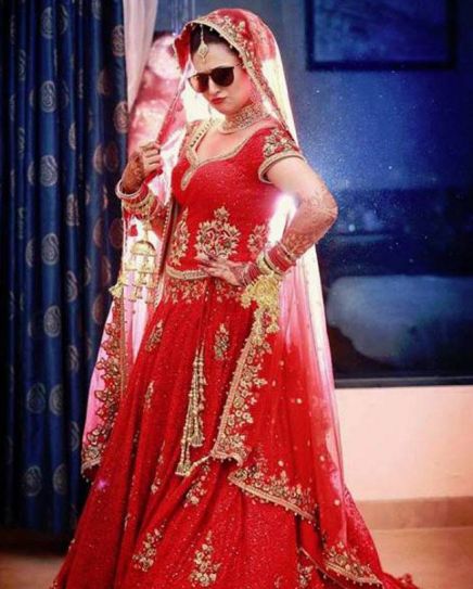Divyanka Tripathi's Killer Style In Red Bridal Lehenga 1