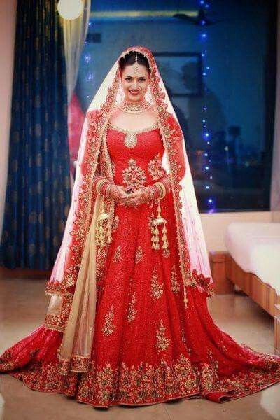 Divyanka Tripathi's Killer Style In Red Bridal Lehenga