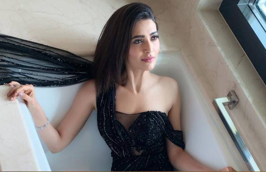 Erica Fernandes, Hina Khan, Karishma Tanna’s Bathroom Snaps Are Too Hot To Handle! 3