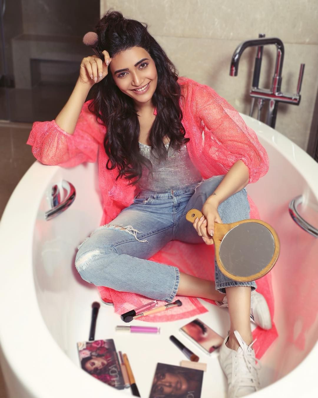 Erica Fernandes, Hina Khan, Karishma Tanna’s Bathroom Snaps Are Too Hot To Handle! 5