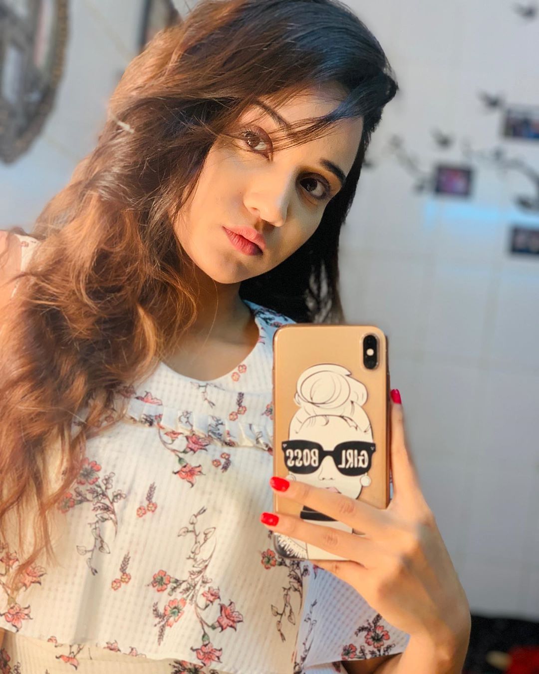 From Ashnoor Kaur To Ashi Singh: Hottest Mirror Selfies Of Celebs 2